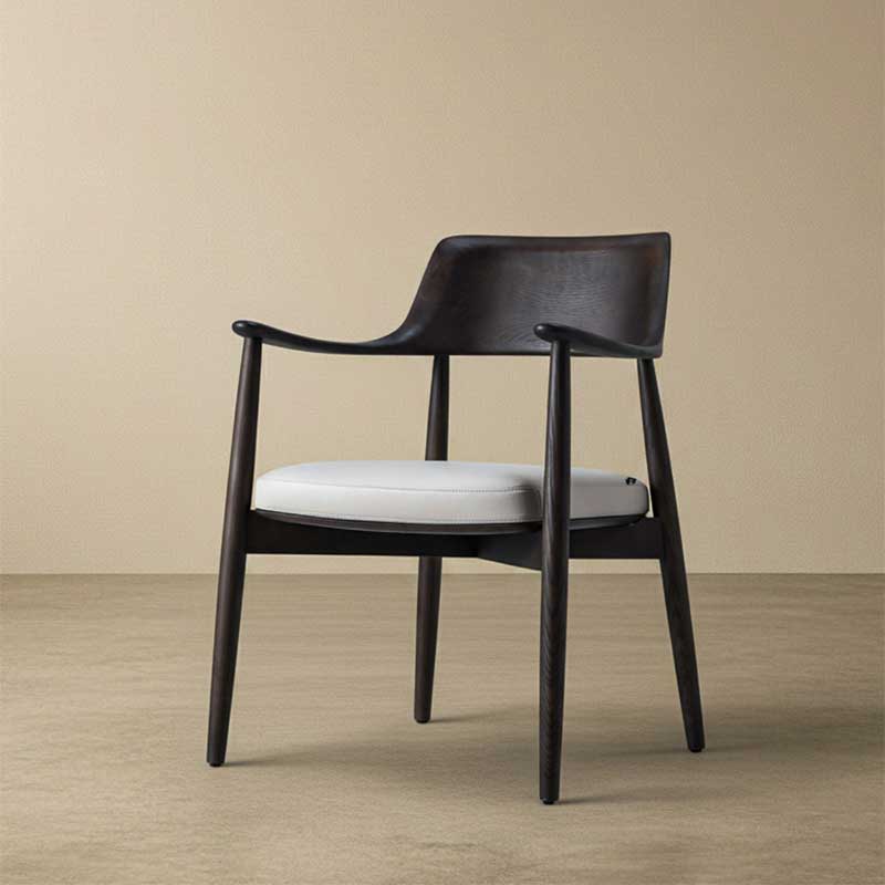 moma_chairs_md_c02_hero_main_01